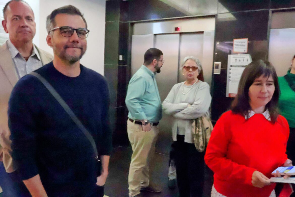 wagner-moura-faz-rara-aparicao-com-a-mulher,-sandra-delgado;-veja-|-cnn-brasil