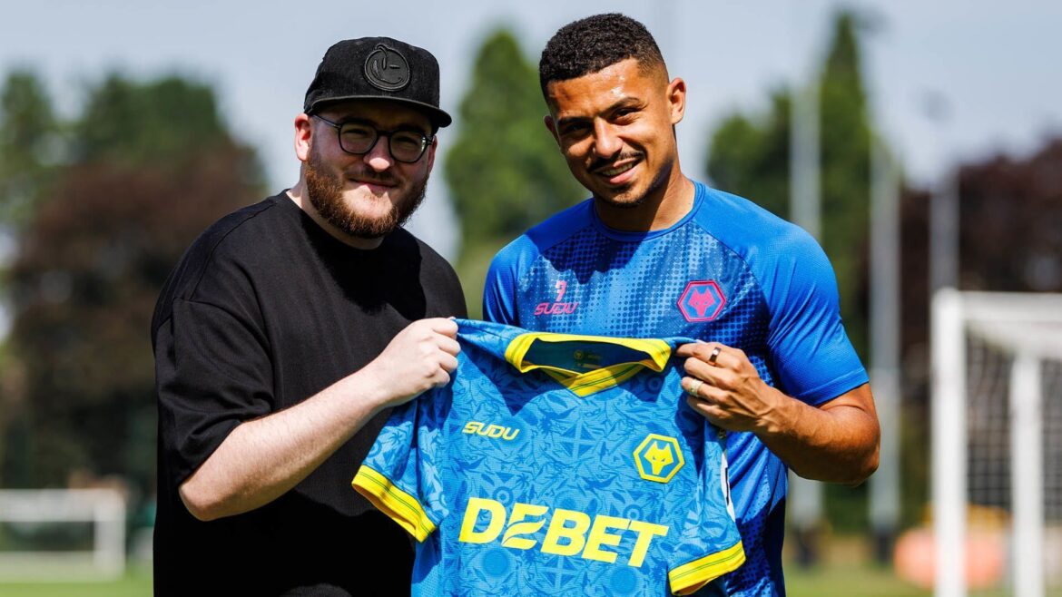 clube-da-premier-league-lanca-uniforme-em-homenagem-ao-brasil;-veja-|-cnn-brasil