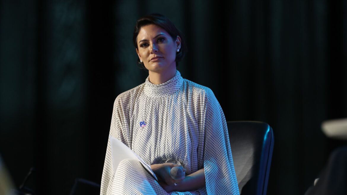 humilhacao,-diz-michelle-apos-ordem-de-monitoramento-na-casa-de-bolsonaro-|-cnn-brasil