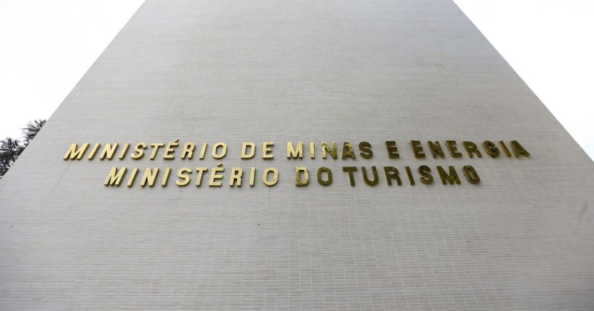 mme-pede-aporte-da-uniao-na-eletronuclear-sob-risco-de-insolvencia-|-cnn-brasil