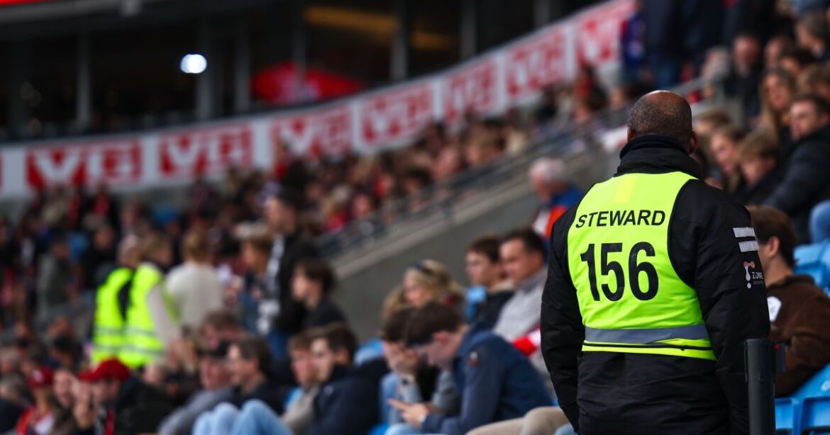 policia-usa-gas-lacrimogeneo-em-meio-a-protestos-em-noruega-x-israel-|-cnn-brasil