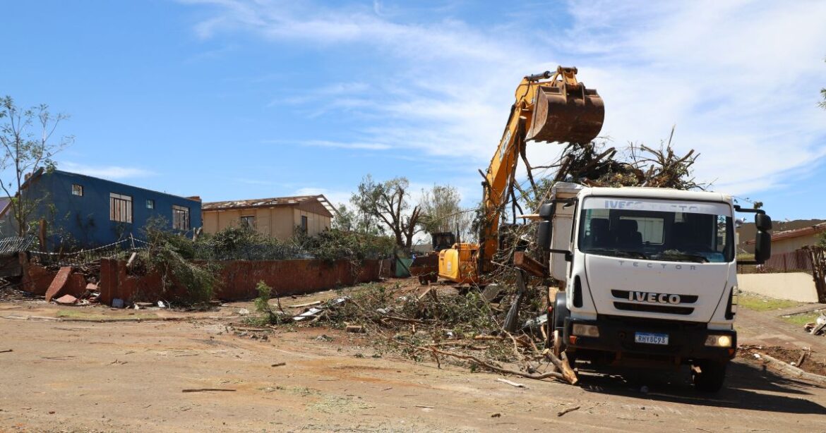 tornado-no-pr:-“expectativa-e-de-cidade-limpa-em-tres-dias”,-diz-coronel-|-cnn-brasil