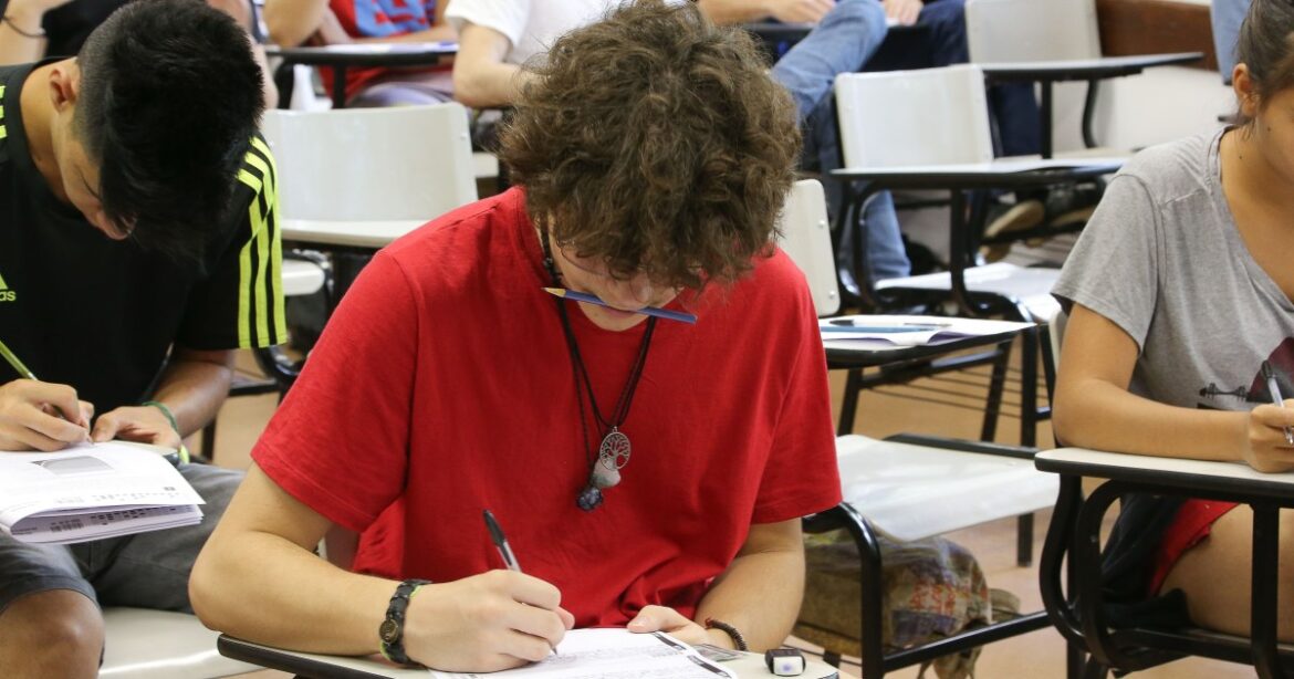 fuvest-2026:-confira-gabarito-oficial-da-prova-v2-da-primeira-fase-|-cnn-brasil