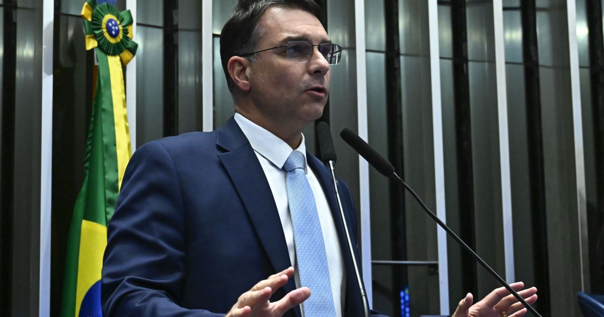 flavio-diz-que-nao-retira-pre-candidatura-sem-bolsonaro-livre-e-nas-urnas-|-cnn-brasil