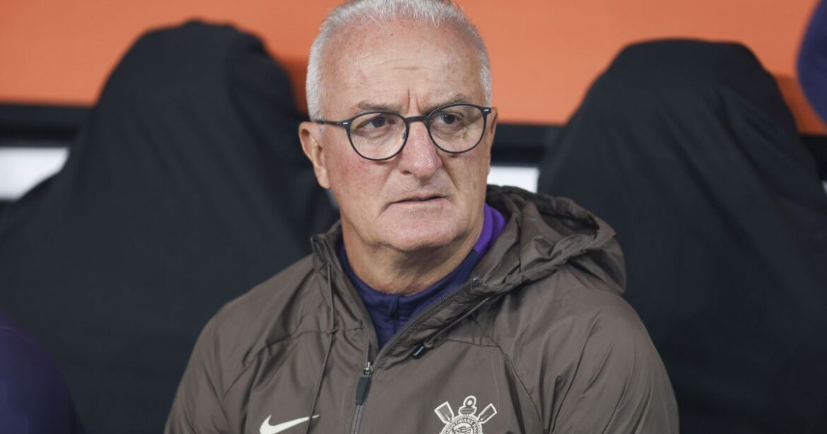 dorival-junior-xinga-torcedor-apos-empate-entre-corinthians-e-vasco;-veja-|-cnn-brasil